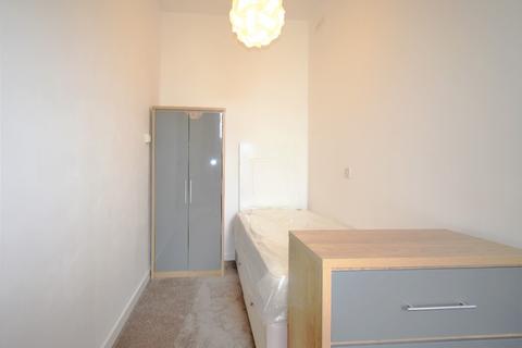 Studio to rent, Park Street, Hull, HU2