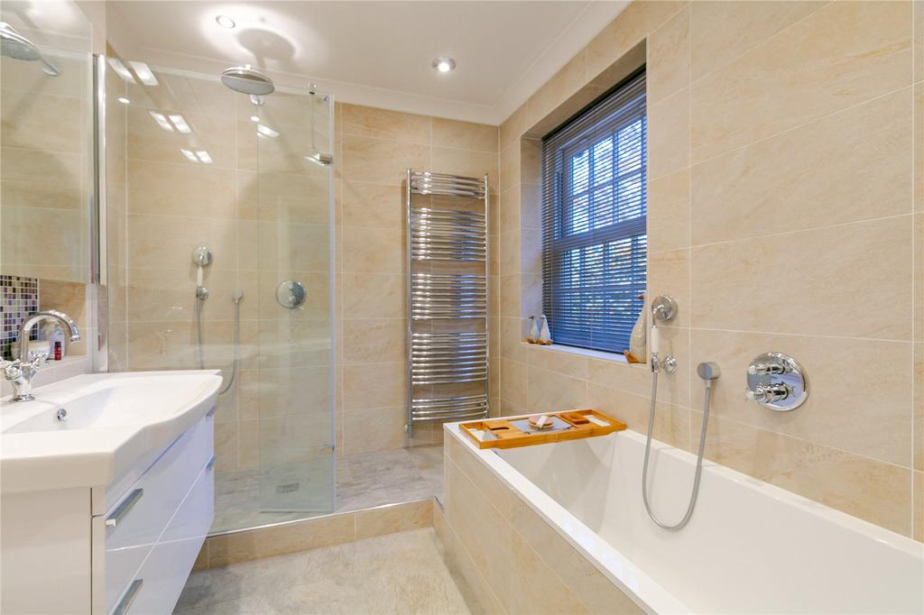 En-Suite Bathroom