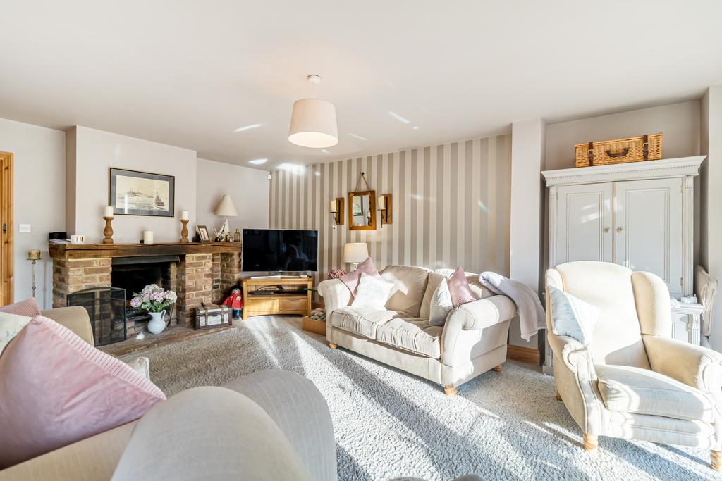 Towpath, Shepperton TW17 3 bed cottage for sale £1,250,000