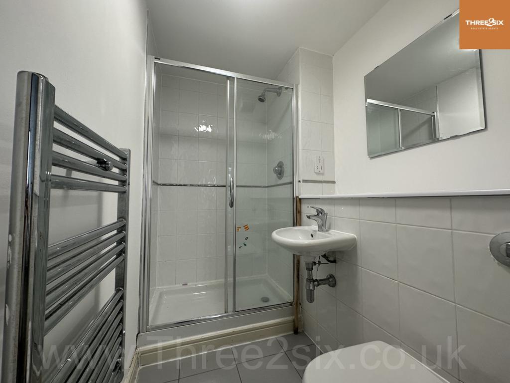 En-suite bathroom