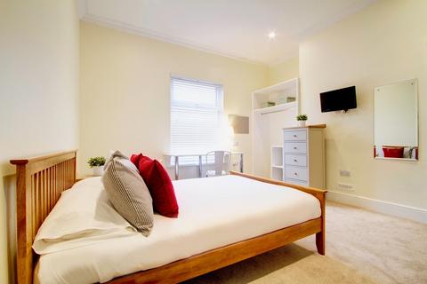 8 bedroom house to rent, Hyde Park Road, Leeds LS6