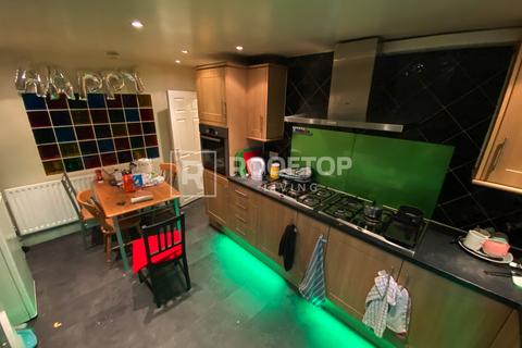 7 bedroom house to rent, Chestnut Avenue, Leeds LS6