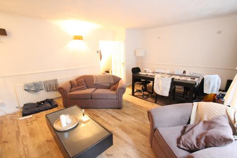 1 bedroom in a house share to rent, Room 3, 90, Pigott Street, London, Greater London, E14