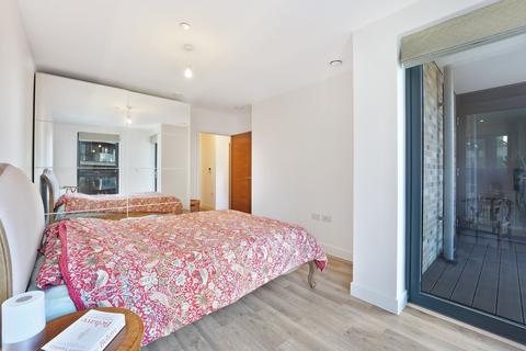2 bedroom apartment for sale, Osiers Road, SW18