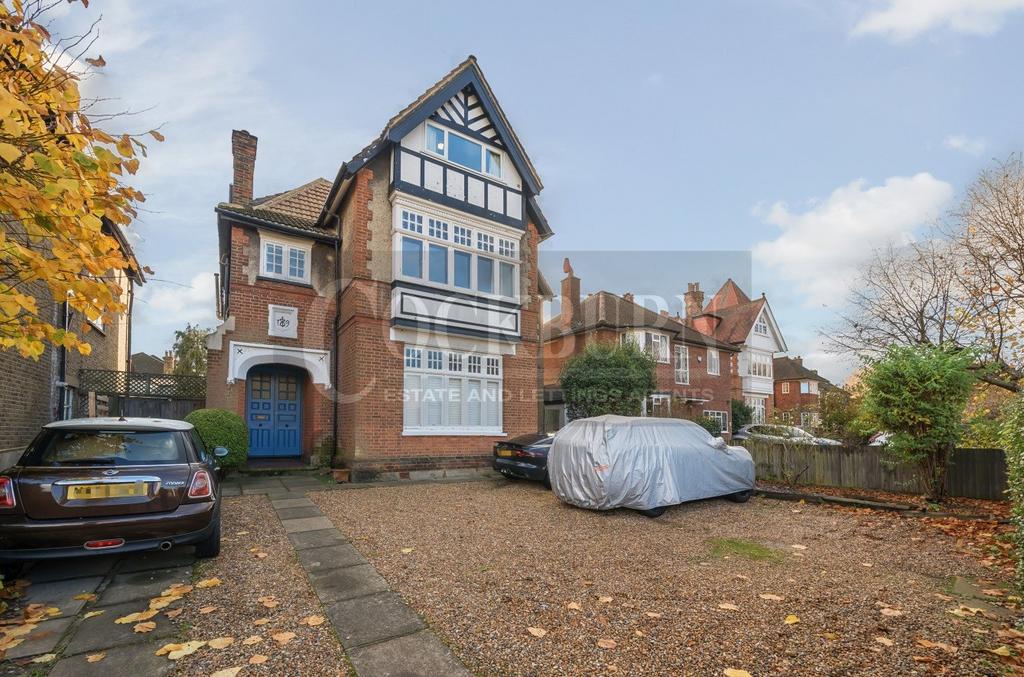 Grove Park Road, Mottingham, SE9 2 bed flat for sale £525,000