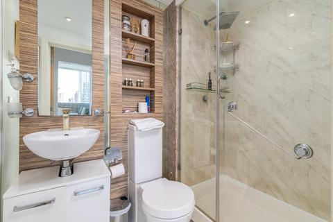 2 bedroom flat to rent,  Limeharbour, London E14