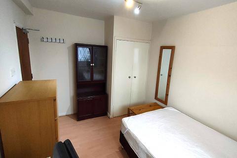 Flat share to rent - Shirley House Drive, London SE7