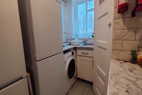 Flat share to rent - Shirley House Drive, London SE7