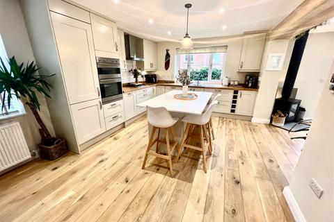 29 Low Rocha Grove, Millhouse Green, Sheffield, S36 9AN