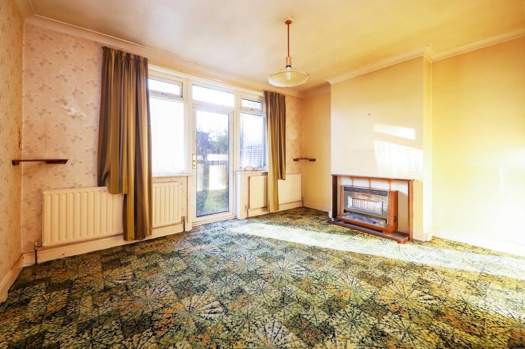 Chestnut Drive, Pinner HA5 2 bed semidetached bungalow for sale £600,000