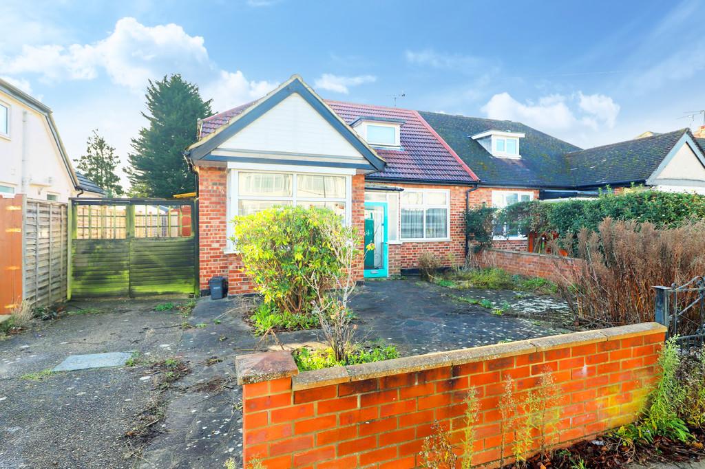 Chestnut Drive, Pinner HA5 2 bed semidetached bungalow for sale £600,000