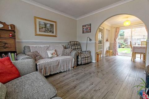 8 Avon Drive, Whetstone, Leicester, LE8 6NQ