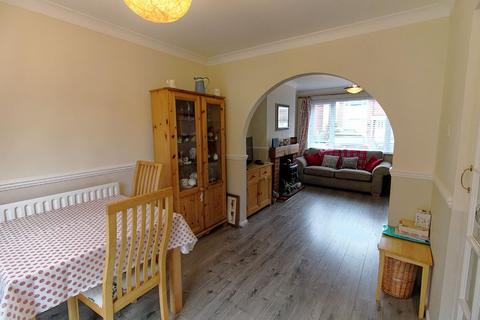 8 Avon Drive, Whetstone, Leicester, LE8 6NQ