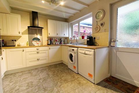8 Avon Drive, Whetstone, Leicester, LE8 6NQ