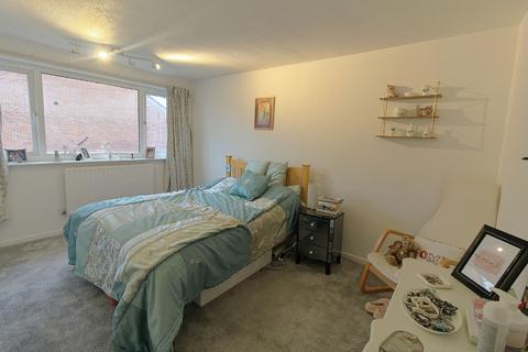 8 Avon Drive, Whetstone, Leicester, LE8 6NQ