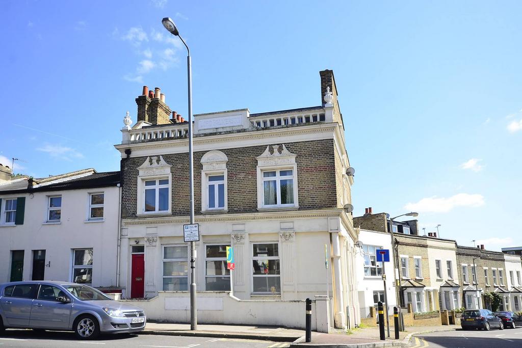 Merton Road, Wandsworth, London, SW18 2 bed flat for sale £450,000