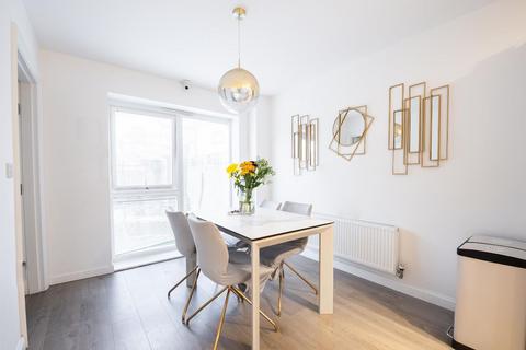 4 Maverick Drive, South Ockendon, RM15 5FY