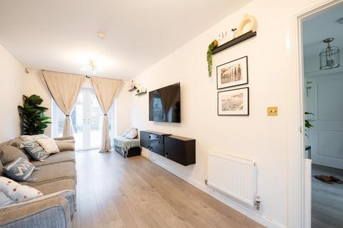 4 Maverick Drive, South Ockendon, RM15 5FY