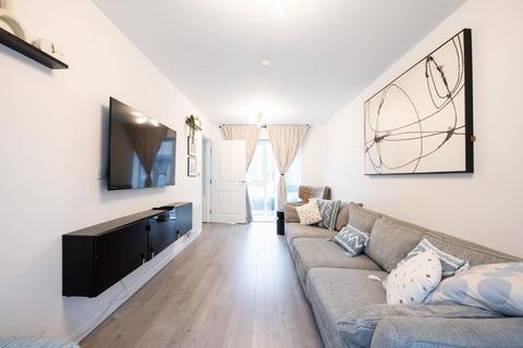4 Maverick Drive, South Ockendon, RM15 5FY