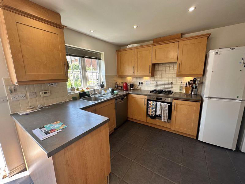 Baxendale Road, Chichester 5 bed terraced house £2,750 pcm (£635 pw)