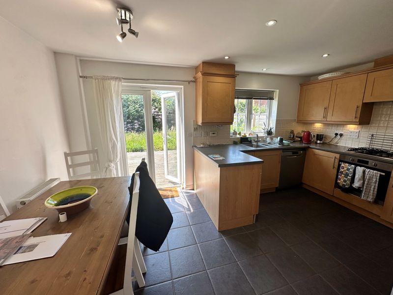 Baxendale Road, Chichester 5 bed terraced house £2,750 pcm (£635 pw)