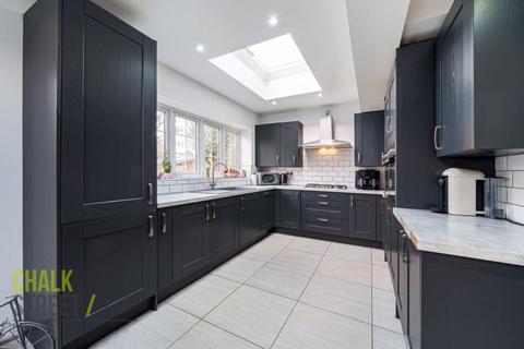 4 bedroom detached house for sale, Osborne Road, Hornchurch, RM11