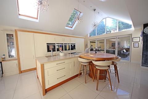 6 bedroom detached house to rent, Rothesay Road, Talbot Woods, Bournemouth