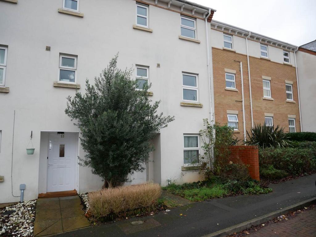 Diana Road, Chatham, 4 bed townhouse £1,700 pcm (£392 pw)
