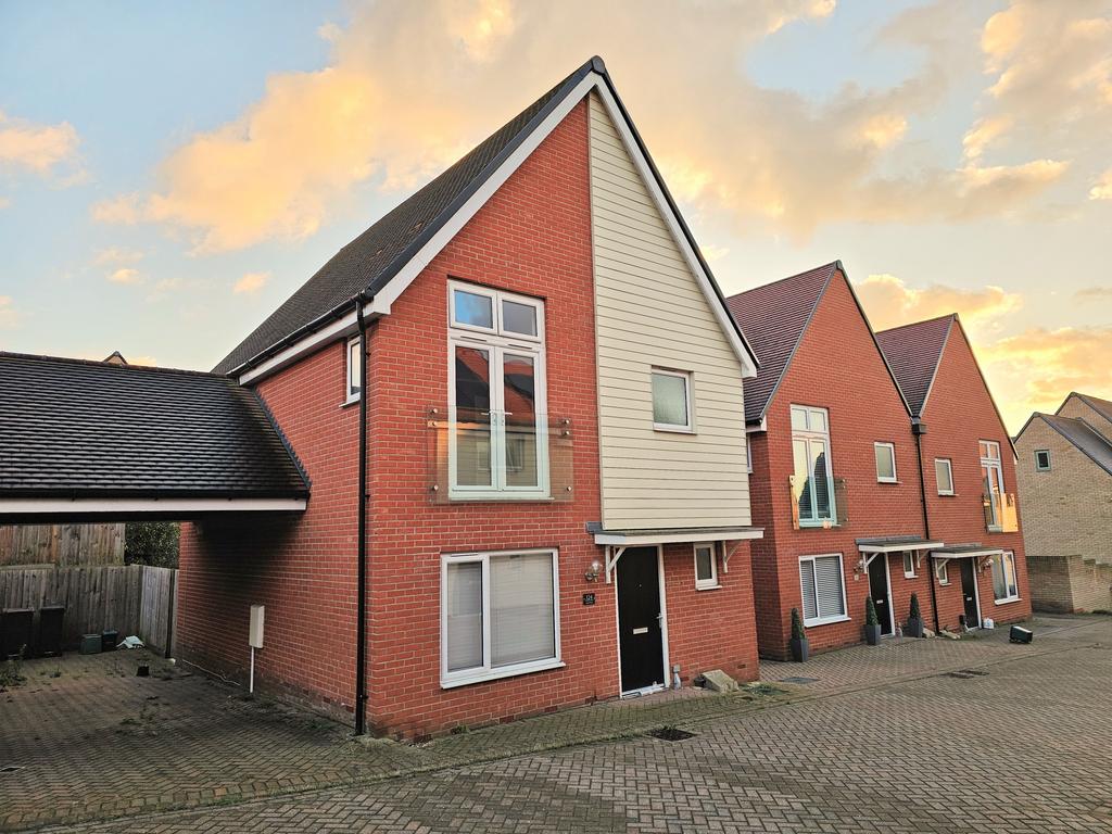 Fairway Drive, Chelmsford, Essex 3 bed detached house to rent £1,950