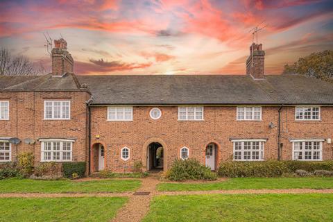 2 bedroom maisonette for sale - Hill Top, Hampstead Garden Suburb, London, NW11