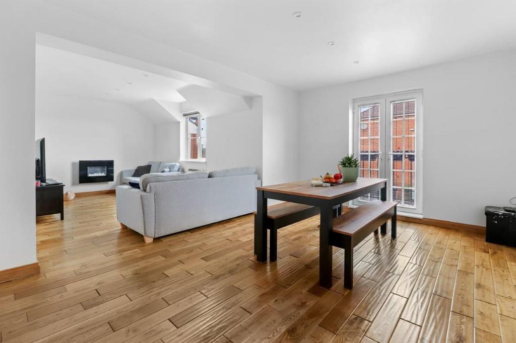 Cedar Gate, Manning Road, Moulton... 2 bed flat £183,500