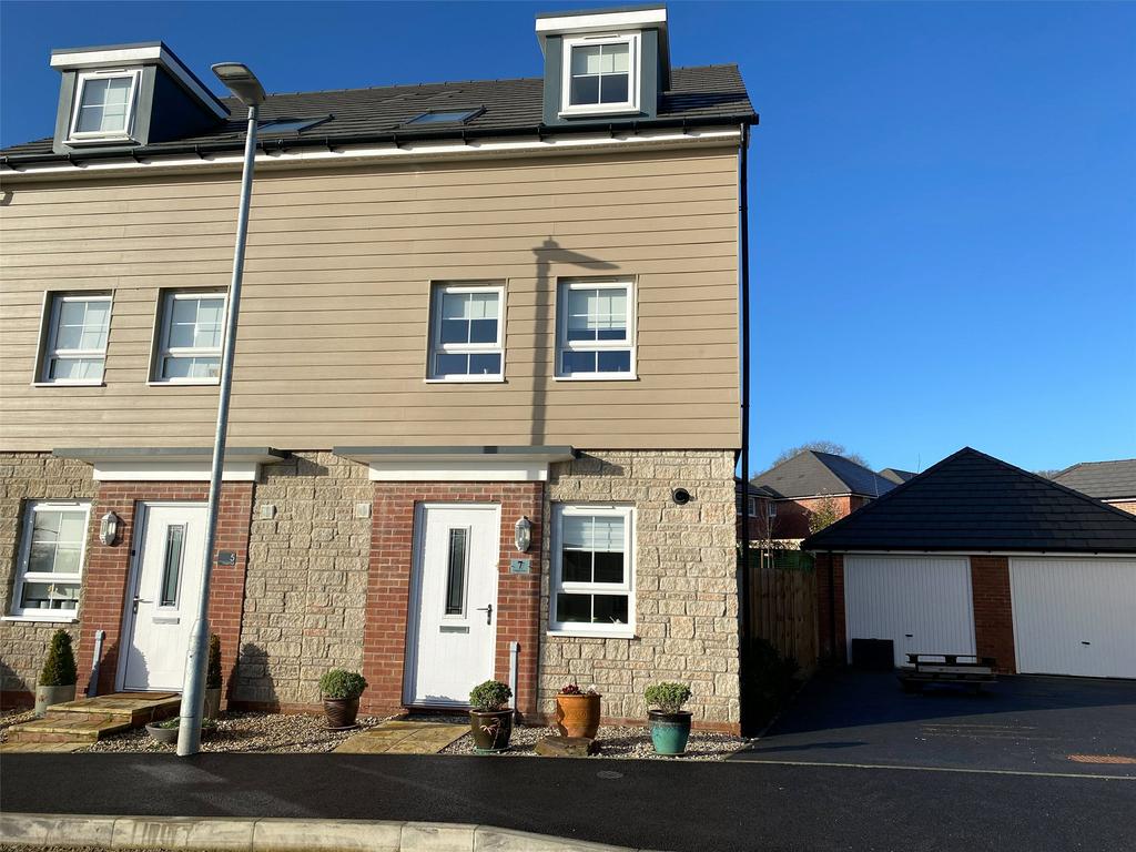 Chapel Gate, Launceston, Cornwall, PL15 3 bed semidetached house for