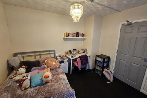 5 bedroom terraced house to rent - Northfields