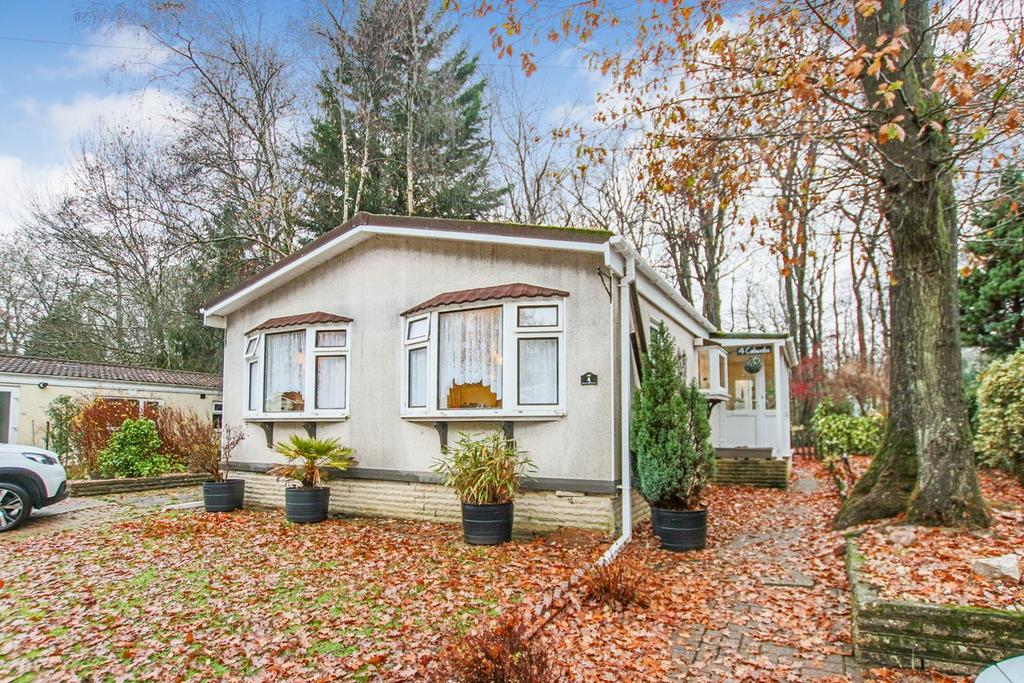Turners Hill Park, Turners Hill, Crawley, RH10 2 bed park home for sale