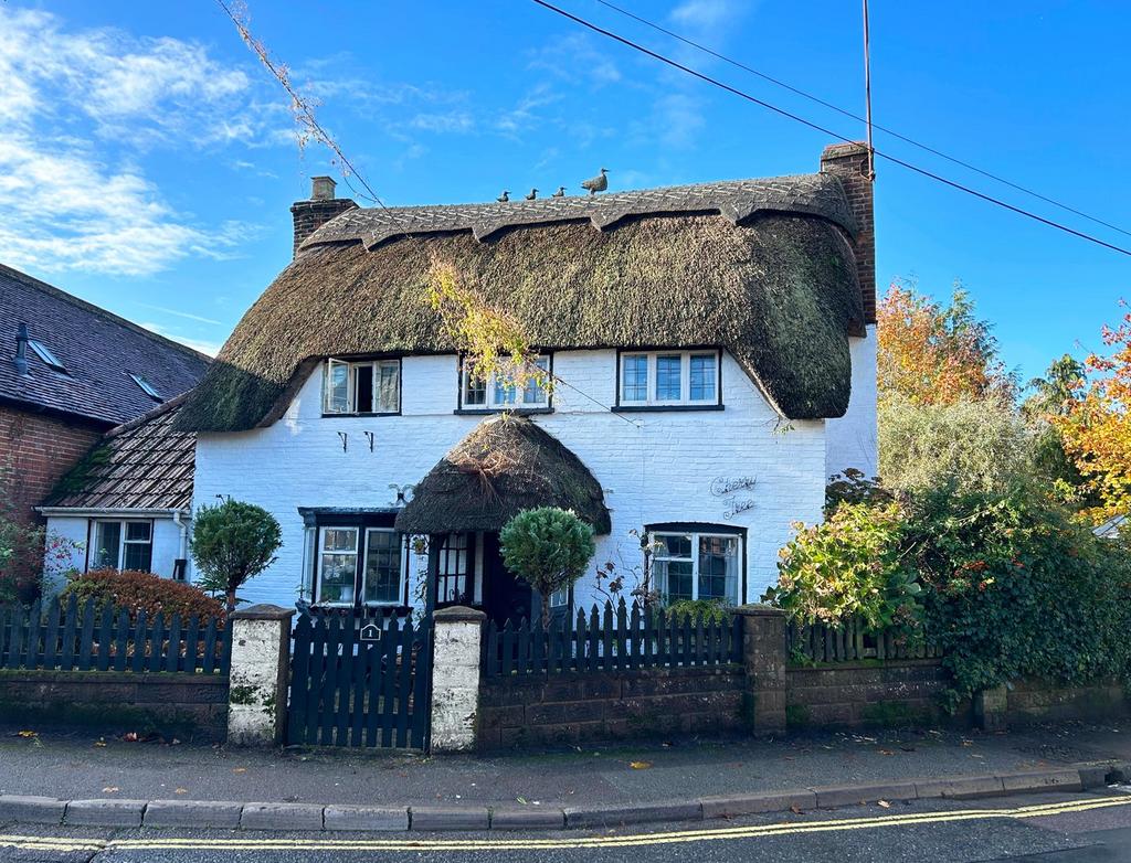 Brookley Road, Brockenhurst, SO42 4 bed detached house for sale £945,000