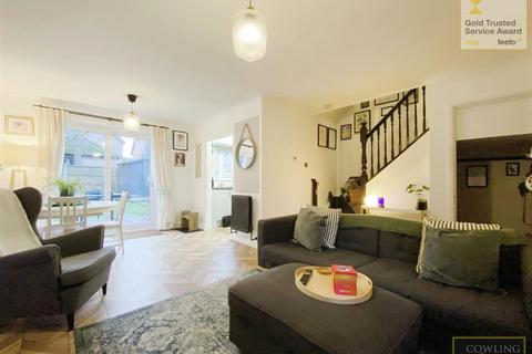 2 bedroom end of terrace house for sale - Spruce Close, Laindon, Basildon
