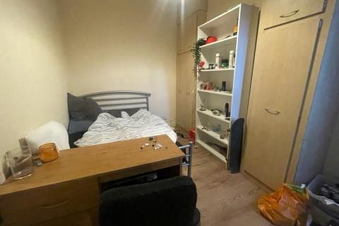 4 bedroom private hall to rent - Landcross Road, Fallowfield, Manchester