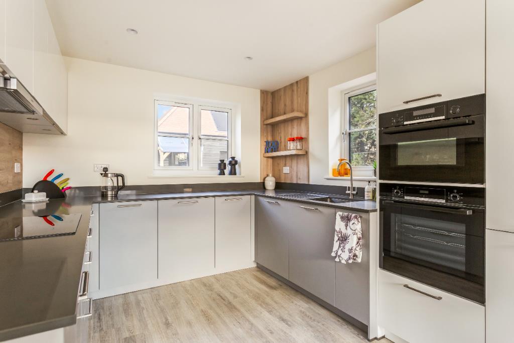 2 Farm Court 327826 (8) (Portal Size).jpg
