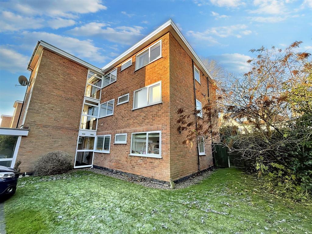 Lichfield Road, Sutton Coldfield 2 bed flat for sale £260,000