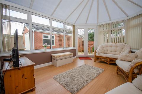 8 Glenway, Penwortham, Preston, PR1 9AJ
