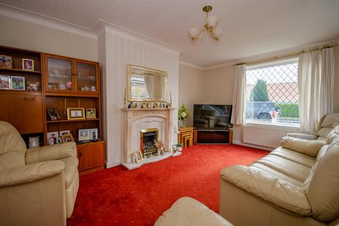 8 Glenway, Penwortham, Preston, PR1 9AJ