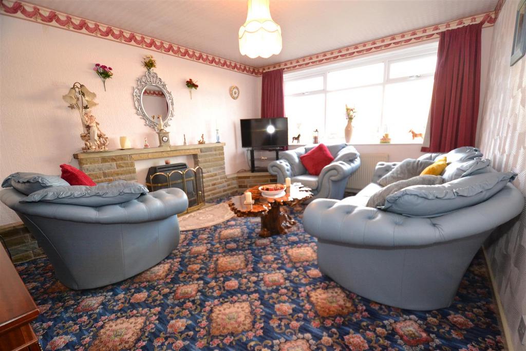 Markfield Drive, Low Moor 2 bed semidetached bungalow for sale £172,500