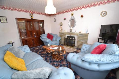 10 Markfield Drive, Low Moor, Bradford, BD12 0UN