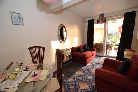 10 Markfield Drive, Low Moor, Bradford, BD12 0UN