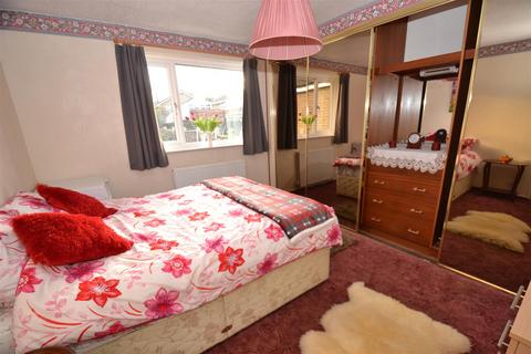 10 Markfield Drive, Low Moor, Bradford, BD12 0UN