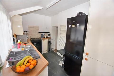 8 Parc Bracket Street, Camborne, TR14 8BN