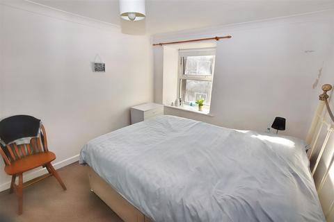 8 Parc Bracket Street, Camborne, TR14 8BN