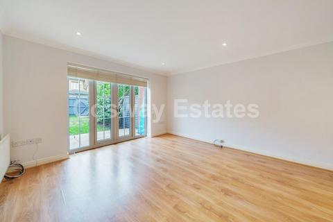 2 bedroom house to rent, Honiton Gardens, Mill Hill, NW7