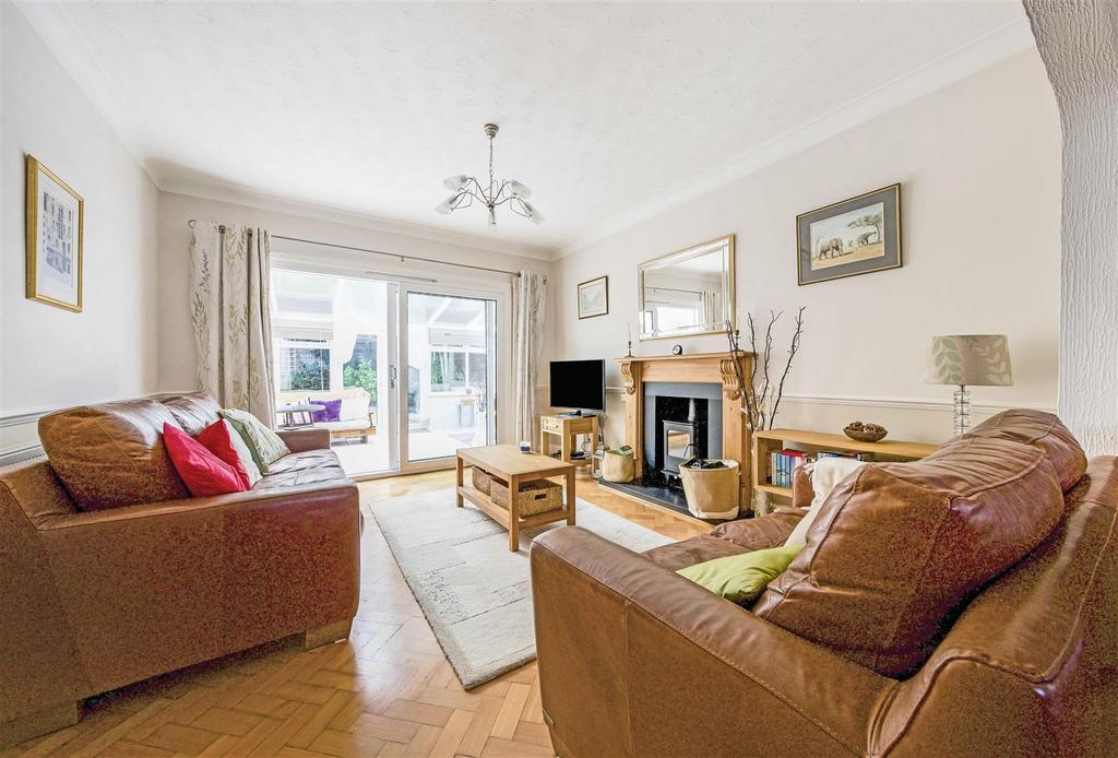 Kent Drive, Teddington 3 bed detached house for sale £1,490,000