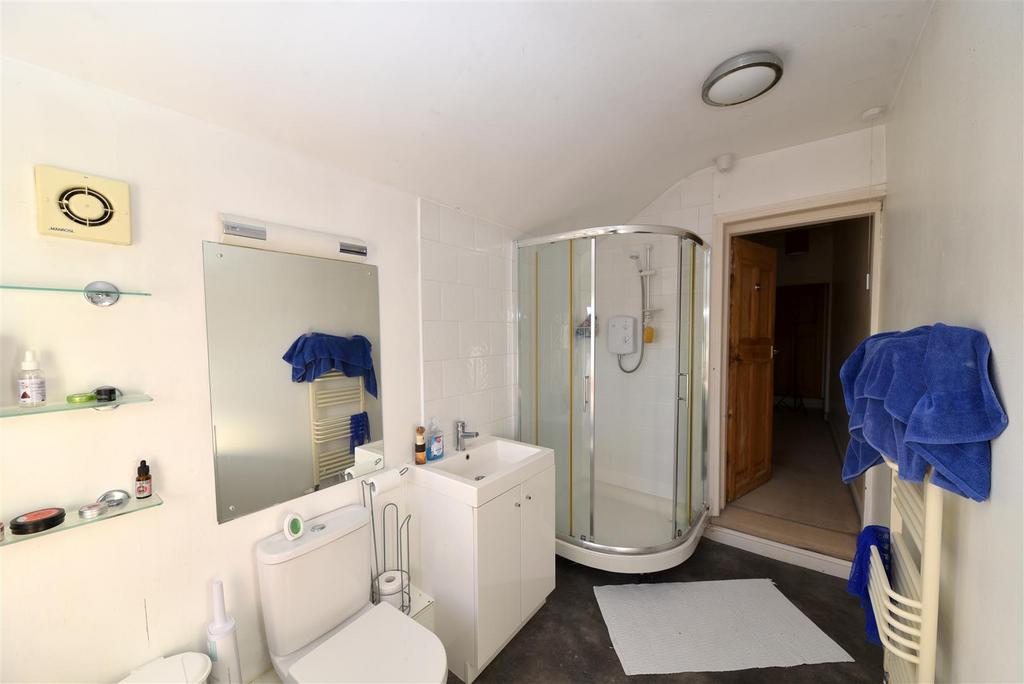 Bathroom rear.JPG